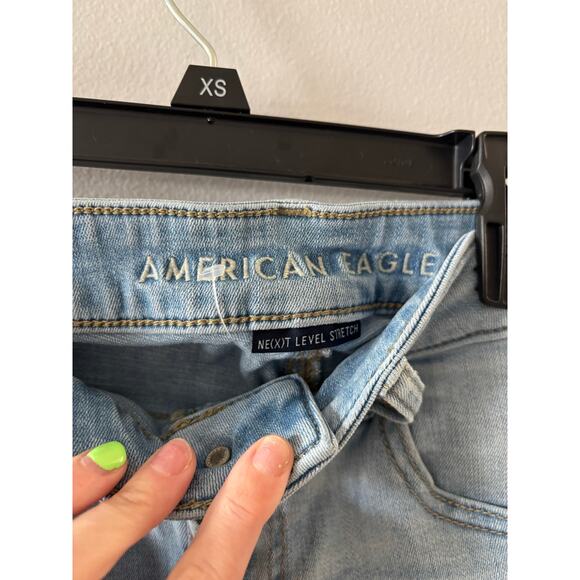 American Eagle Womens Midi Shorts Size 6 Light Wash Next Level Stretch Denim - Picture 2 of 6